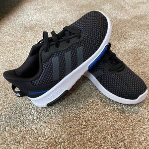 Adidas Boys Size 10 (toddler)